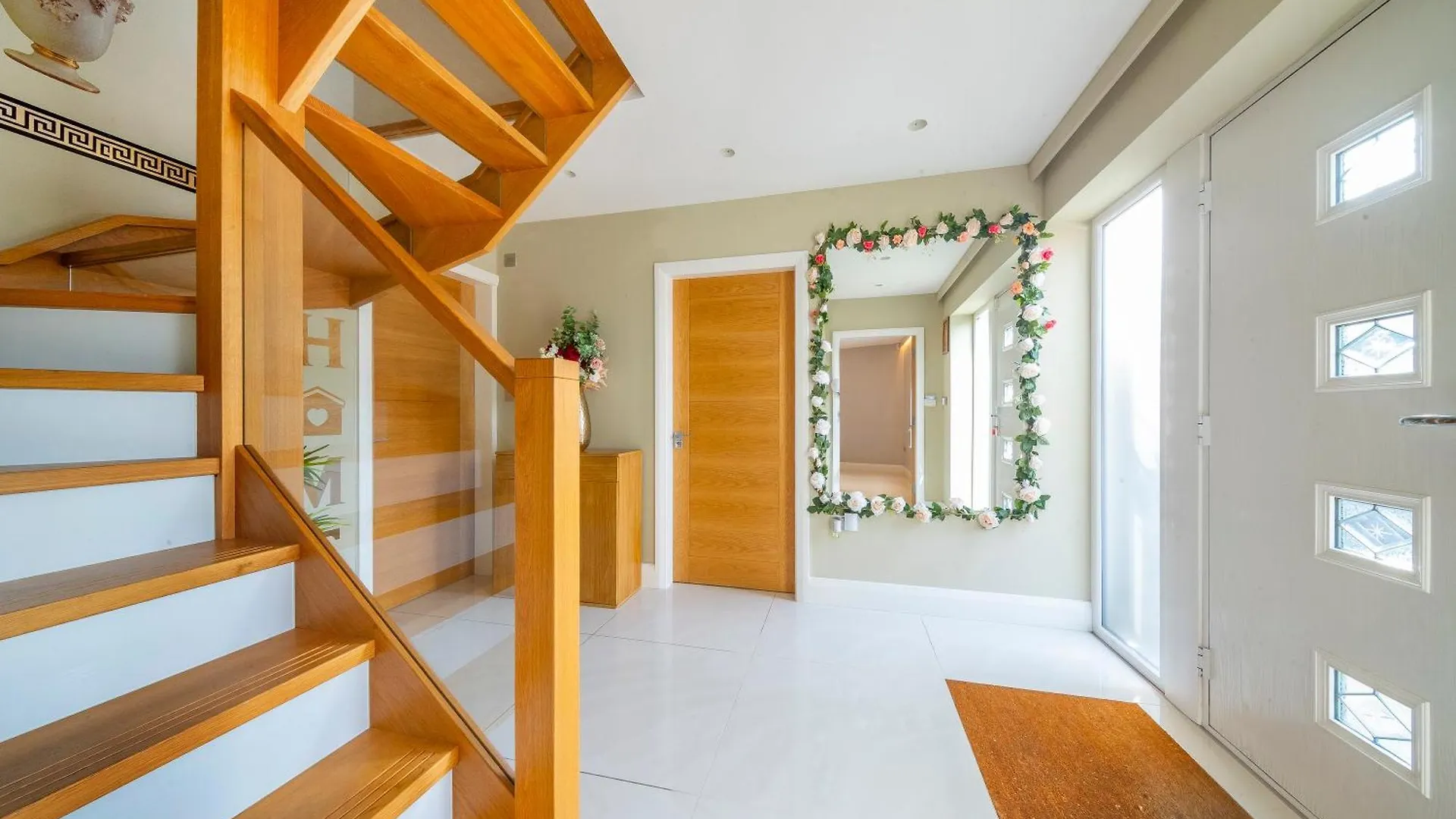 *Ra7C* For Your Most Relaxed & Cosy Stay + Free Parking + Free Fast Wifi * Batley Homestay